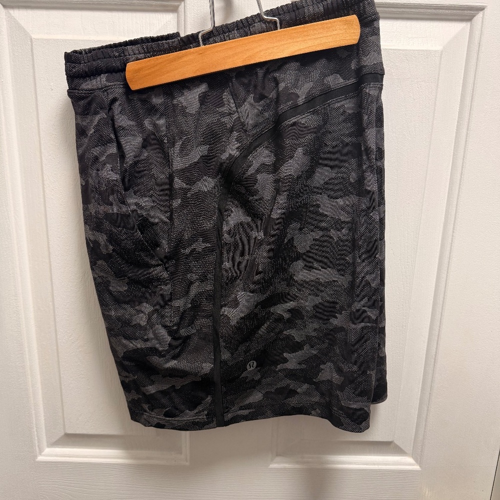 Like New- Lululemon Pace Breaker 7” Shorts - Linerless